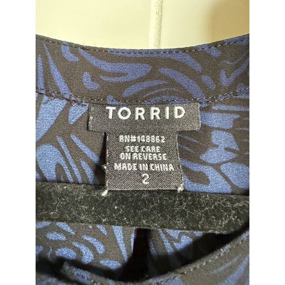 Torrid Womens Blouse Sz 2 2X Black Blue Sharkbite Butterfly Print Georgette - Picture 3 of 4